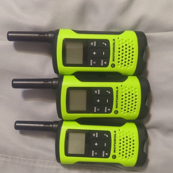 Motorola Talkabout T260 TPG RADIOS/ WALKIE TALKIES 3 PACK - Picture 2 of 5